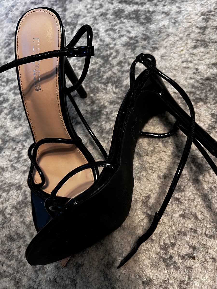 Footwear :: Skylar Snow Black Strappy Heels - Sweeky